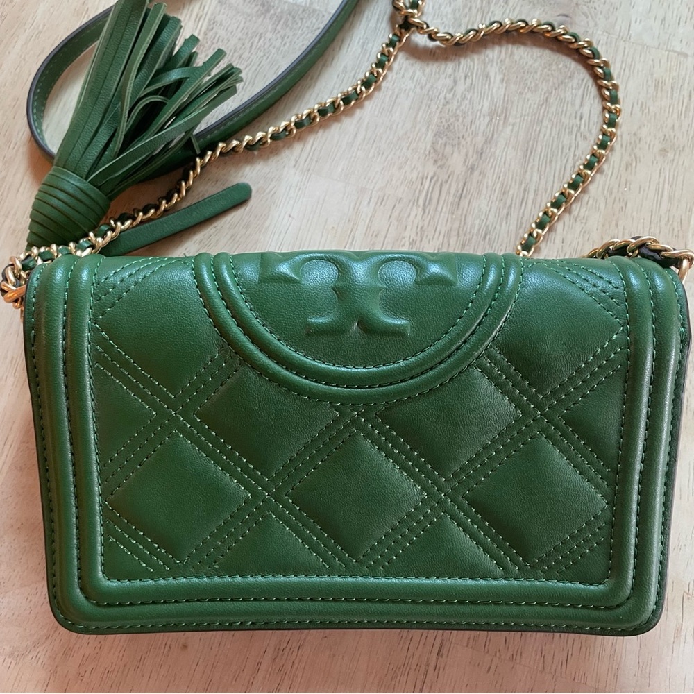 TORY BURCH Green Quilted Fleming Soft Leather Logo Crossbody! New Condition